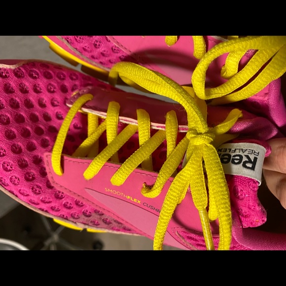 REEBOK RUNNING SHOES - Picture 6 of 7